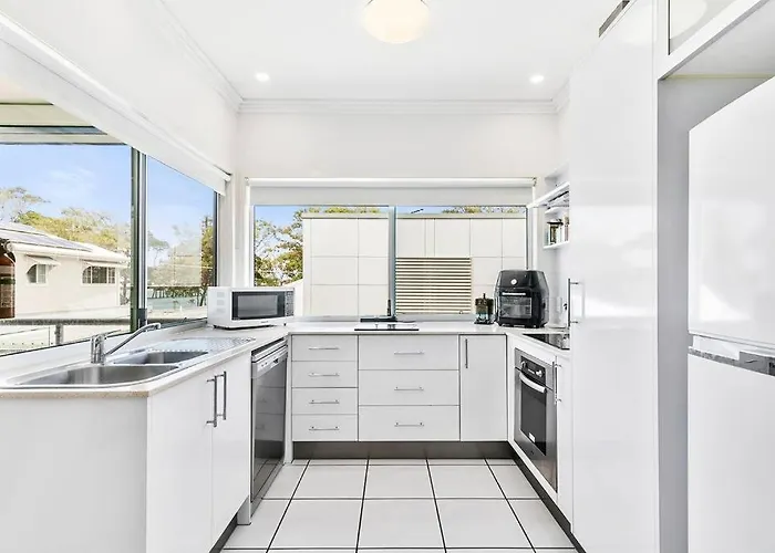 Smooth Sailing -Modern 2 Bedroom Apartment!