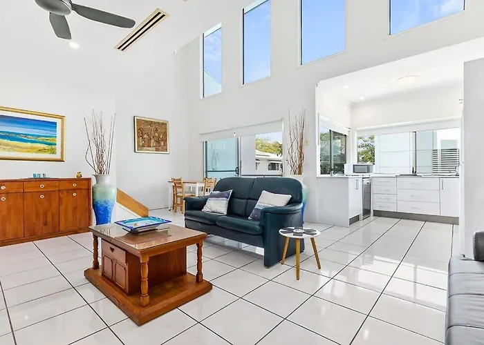 Smooth Sailing -Modern 2 Bedroom Apartment!