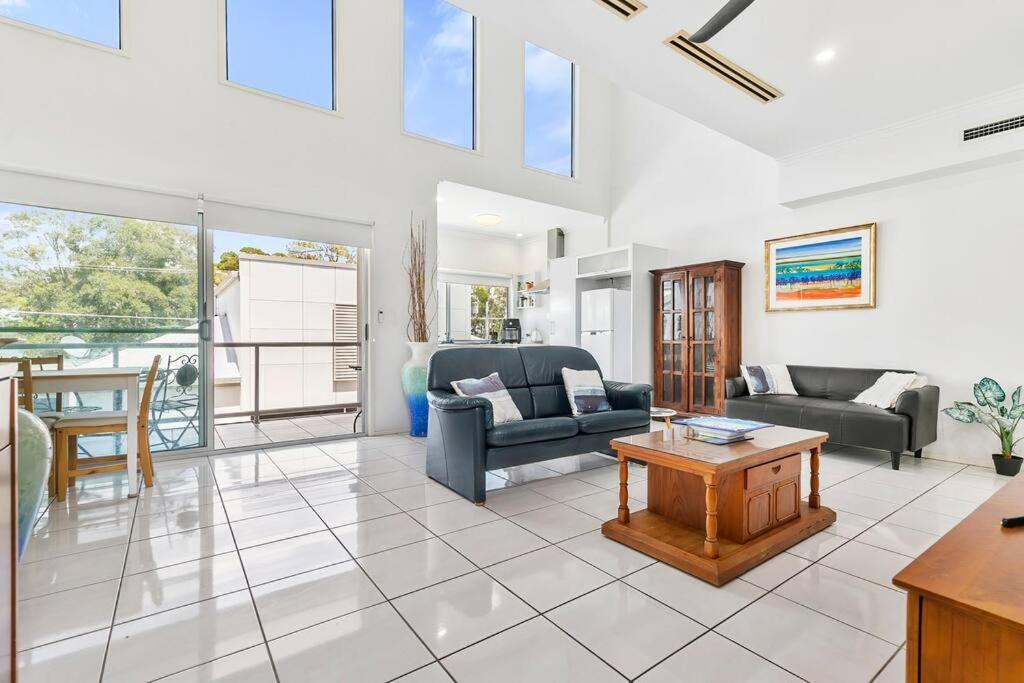 Apartment Smooth Sailing -modern 2 Bedroom Apartment! *