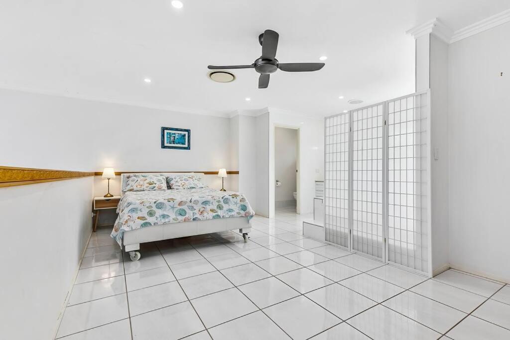 Smooth Sailing -modern 2 Bedroom Apartment! Apartment